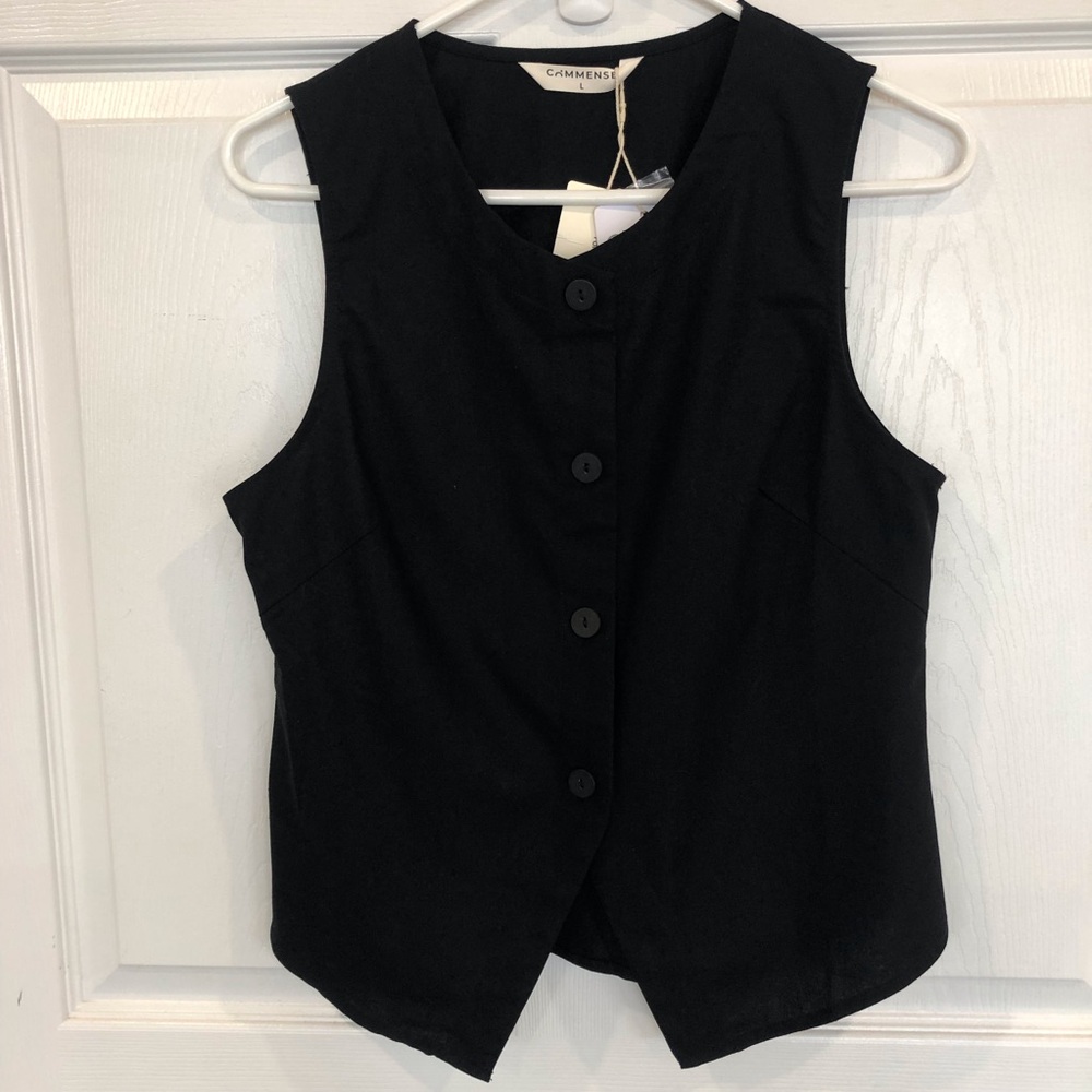 Commense Black Sleeveless Button-Up Top